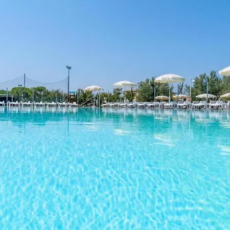 M347 - Marcelli, Comodo Trilocale Nuovo Con Piscina E Giardino Apartmán