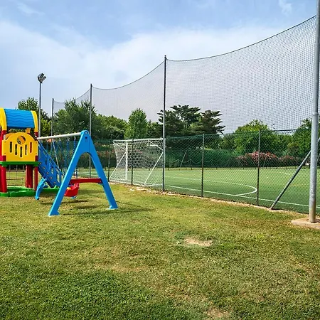 M347 - Marcelli, Comodo Trilocale Nuovo Con Piscina E Giardino 아파트