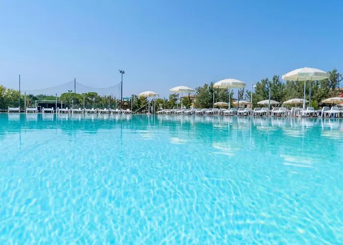 M347 - Marcelli, Comodo Trilocale Nuovo Con Piscina E Giardino 아파트