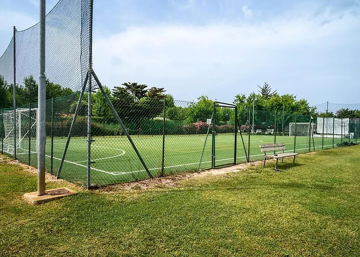 M347 - Marcelli, Comodo Trilocale Nuovo Con Piscina E Giardino 아파트