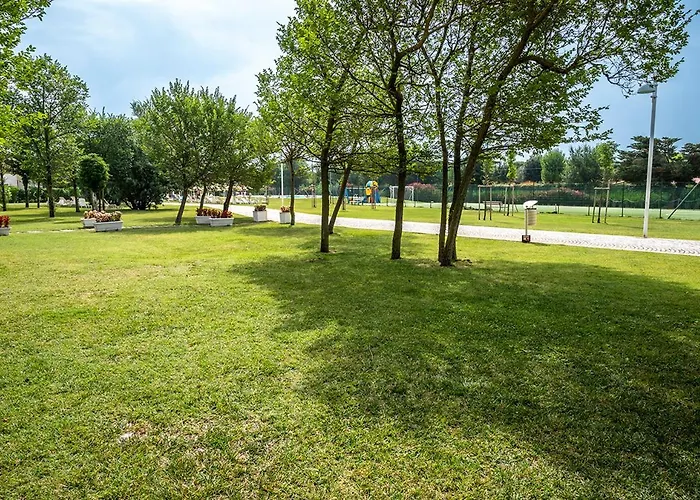 M347 - Marcelli, Comodo Trilocale Nuovo Con Piscina E Giardino *